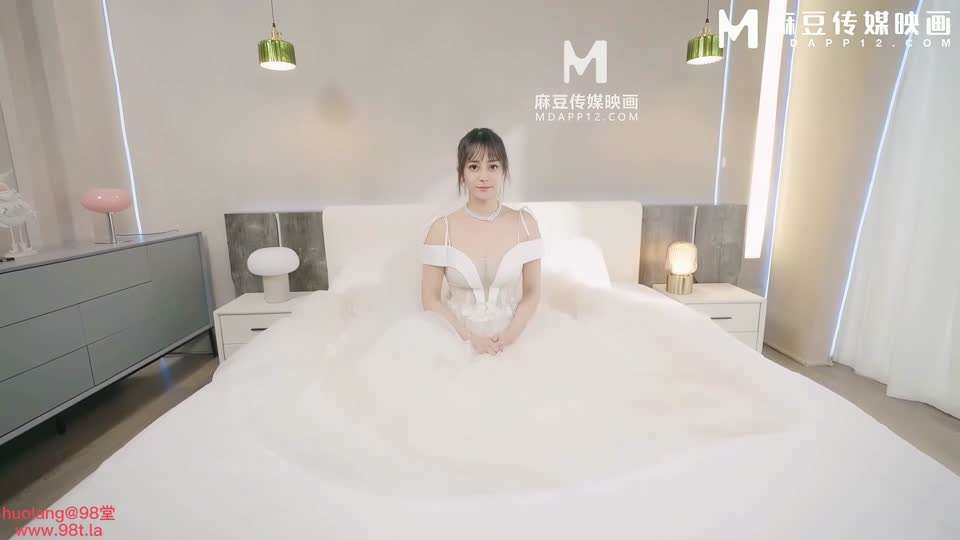 LA@迪丽热巴苗条美女穿婚纱被多个猛男疯狂抽插#多人运动#射精#骚逼#挑逗#性交封面图